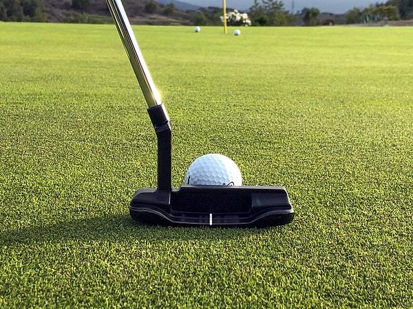 Gelelim bir diğerine: Golf size birçok anlamda fayda sağlayabilir. Golf sopasını sallamak bile kuvvet ve atletizmi artırır