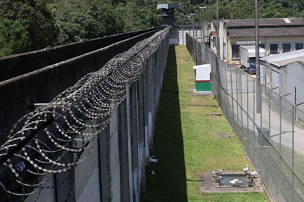 Brezilya'da Santa Catarina Eyaleti'nde bulunan bir hapishane, mahkumların kaçmasını engellemek için sosyal medyada görenleri çok şaşırtan bir yönteme başvurdu.