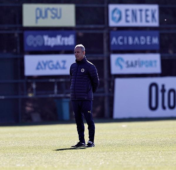 Fenerbahçe Teknik Direktörü İsmail Kartal'ın maç sonu açıklamalarına dikkat çeken Şahan Gökbakar, deneyimli hocayı eleştirdi.