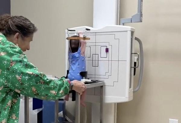 Bir bebeğin bu cihazla röntgeninin çekildiği anlar sosyal medyada viral oldu.