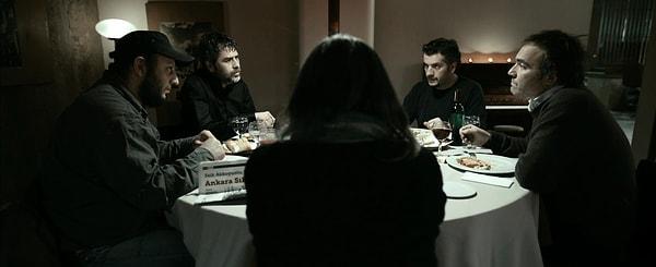 Demirkubuz, daha önce 'Yeraltı' filmindeki yemek sahnesi için "Tüm Türk sineması toplansa 'Yeraltı' adlı filmimdeki yemek sahnesini çekemez" sözlerini kullanmıştı.