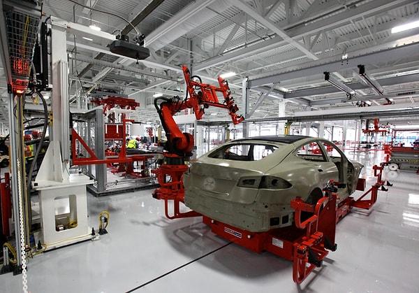 Tesla'nın ABD'deki Giga Texas fabrikasında 2021 yılında meydana gelen olayda bir mühendis, arızalı bir robotun saldırısına uğradı.