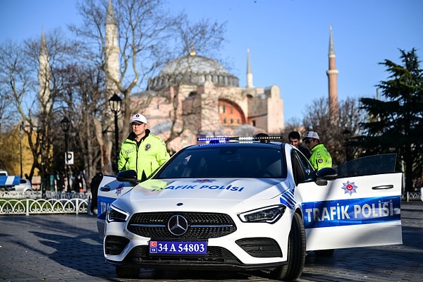 Araçların emniyete verildiği haberini İçişleri Bakanı Ali Yerlikaya sosyal medya hesabından duyurmuştu.