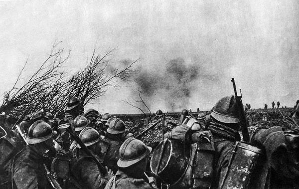 6. Birinci Dünya Savaşı'nın en büyük muharebelerinden olan Somme Savaşı'nda çekilen bir fotoğraf.