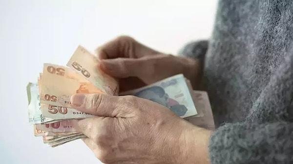 “Asgari ücrete yüzde 49 zam yapıldı ve 17 bin 2 lira oldu. Şimdi emekliler bekliyor. En önemlisi de 7 bin 500 lira alanlar ne olacak?”