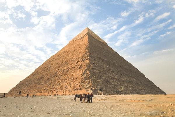 2. "Piramitleri gezmek çok rahatsız edici bir deneyim, inanamayacağınız kadar tacize uğruyorsunuz ve herkes paranızın peşinde."