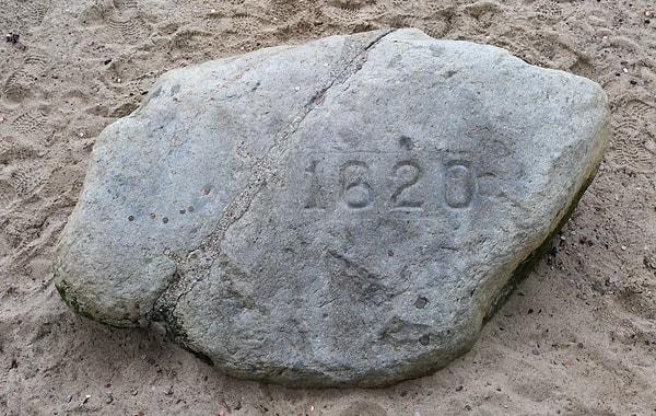 4. "İngiltere'deki Plymouth Kayası'nı görmeye tenezzül etmeyin. 1620 yılından kalma olması olası değil ve oldukça küçük bir taş."