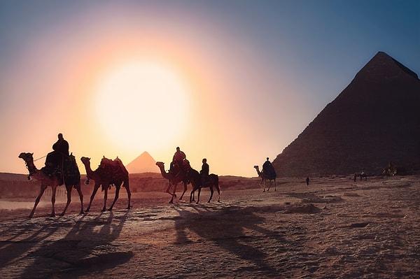 5. "Mısır'a gidip de memnun kalan tek bir turist ile konuşmadım."