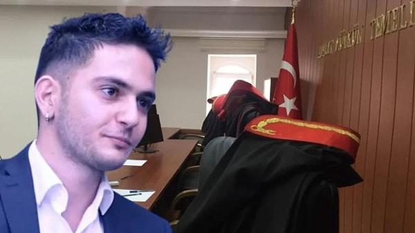 Konuya ilişkin konuşan Karabay'ın avukatı Serkan Günel, "Gazeteci Furkan Karabay’ın aleni bir duruşma tutanağını haberleştirmesi nedeniyle tutuklamaya sevk edildiği soruşturma sürecinde İstanbul Nöbetçi Sulh Ceza Hakimliği önünde sorgu için beklemedeyiz. Haber içeriğinde tek bir yorumu dahi bulunmayan Furkan Karabay Terörle Mücadele Kanunu 6. Md’den (terörle mücadelede görev almış kişileri hedef göstermek) suçlanıyor. Suçun cezası 1-3 yıl arası. Haber içeriği daha önce gerek sosyal medyada gerek haberlerde defalarca yer almış bilgiler. Haberi örnek olarak buraya koymak isterdim ama habere 24 saat içinde erişim engeli getirildi. Aleni bir duruşma tutanağında yer alan bilgileri hiçbir yorum katmadan haberleştiren Furkan Karabay tutuklandı!" dedi.