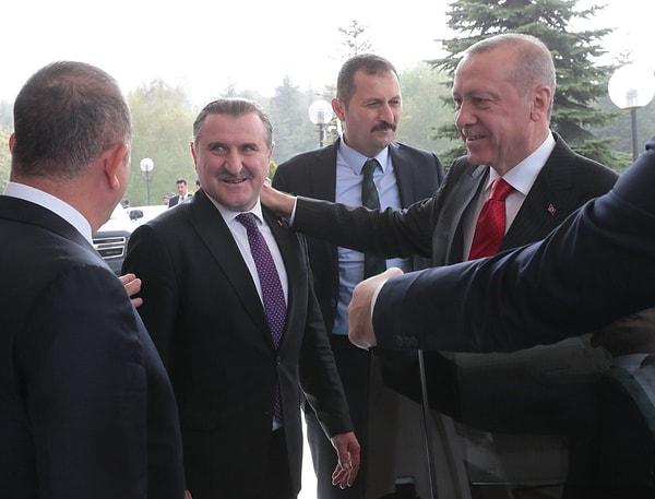 Gazeteci İbrahim Seten, Mehmet Büyükekşi’nin fenalaşmasının nedeni olarak Cumhurbaşkanı Recep Tayyip Erdoğan’dan gelen mesajları gösterdi.