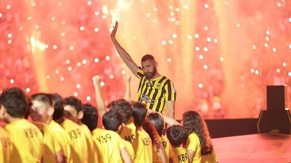 Al Ittihad taraftarlarının sosyal medyadan çok sayıda mesaj attığı Karim Benzema'nın 76 milyon takipçili Instagram hesabını kapattığı belirtildi.