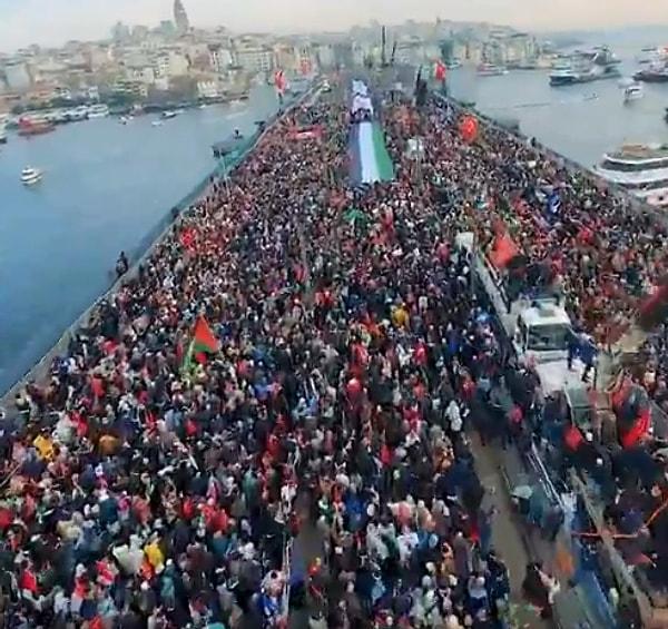 250 bin insanın katıldığı belirtilen yürüyüş ise havadan görüntülendi.