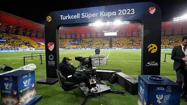 Fenerbahçe ile Galatasaray arasında oynanacak mücadele, Suudi yetkililerin Atatürk fotoğraflarını ve pankartlarını engellemesi sebebiyle oynanmamıştı.