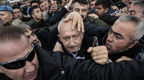 Dönemin CHP Genel Başkanı Kemal Kılıçdaroğlu, Ankara Çubuk’ta katıldığı bir şehit cenazesinde Osman Sarıgün’ün yumruklu saldırısına uğramıştı. Sarıgün, yumruklu saldırı sonrasında mahkeme tarafından adli kontrol şartı ile serbest kalmıştı.