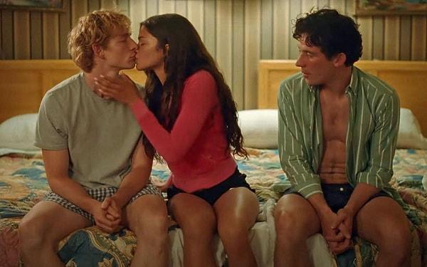 Bir aşk üçgenini merkeze alan filmin ilk fragmanında Zendaya'nın üçlü öpüşme sahnesiyle epey konuşulmuştu.