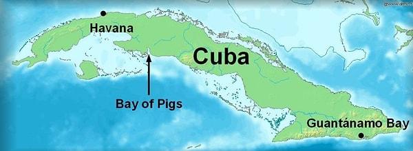 15 Nisan 1961 günü sabah saatlerinde sekiz Douglas B-26B Invader bombardıman uçağı üç grup halinde havalanarak Havana ve Santiago de Cuba’daki havaalanlarına saldırdı. Domuzlar Körfezine çıkarma yapıldı.
