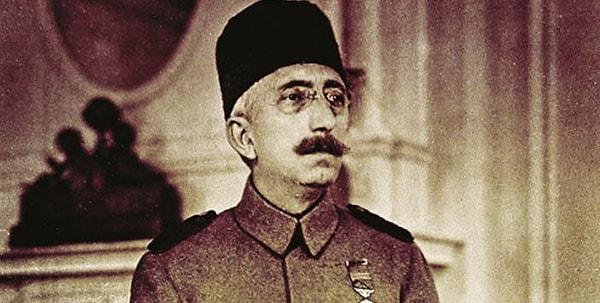 Mustafa Kemal Paşa önderliğinde gerçekleşen Ulusal Kurtuluş Savaşı, Osmanlı Padişahı Sultan Vahdettin tarafından Padişah'a isyan hareketi olarak tanımlanıyordu. Nitekim bu süreçte başta Mustafa Kemal Paşa olmak üzere birçok milli mücadeleci hakkında Padişah tarafından idam cezası çıkarıldı.
