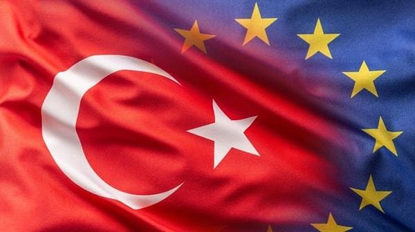 2000'li yıllarda Türkiye'nin Avrupa Birliği'ne katılma sürecinde bir hızlanma gözlendi. 1999 seçimleri sonrası iktidara gelen DSP-MHP-ANAP Koalisyonu, bir dizi AB tasarısını Meclis'ten geçirmeyi başardı.