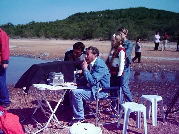 1960 yılında İzmir'de doğan Celen, 1985 yılında çekilen Züğürt Ağa filminde yönetmen yardımcılığı göreviyle sinema ve dizi kariyerine başlamıştı.