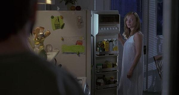 15. "Oda arkadaşım bir yoğurdu açar bir kaşık alır sonra yoğurdu ve kaşığı buzdolabına koyardı. Bunu her türlü yiyecekle yaptı. Bir süre sonra buzdolabı bunlardan ibaretti."