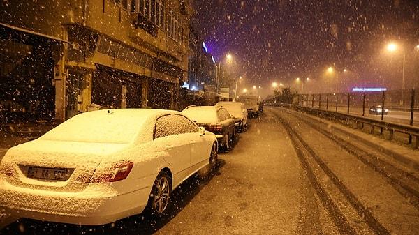 Türkiye’de bu sene havalar geç soğumaya başlarken, İstanbul, Ankara gibi şehirlerde de kar yağışı yaşanmamıştı. Ancak önümüzdeki hafta beklenen Sibirya soğukları kar yağışıyla birlikte gelecek.