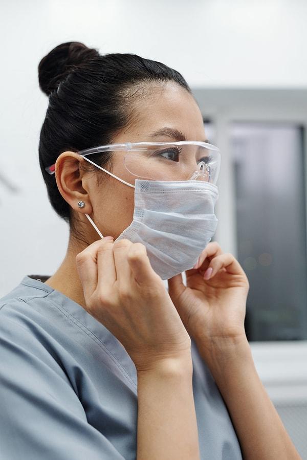 ABD'deki bazı eyaletlerde Covid, mevsimsel grip ve diğer solunum yolu hastalıklarındaki vaka artışları nedeniyle tekrar maske zorunluluğu getirildi.