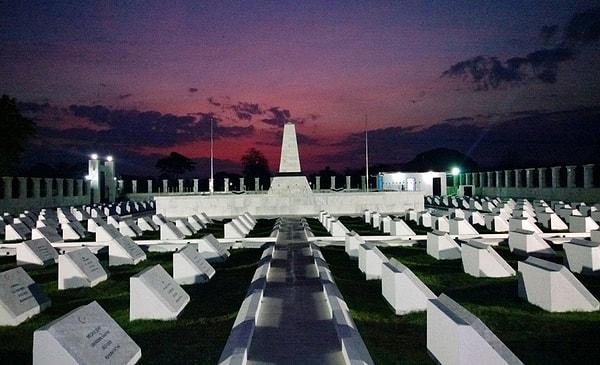 Uzun uğraşlar sonucu tespit edilen ve yaptırılan anıt mezarlığın akıbeti ise ne yazık ki çok iyiye gitmedi.   Myanmar'da Türk Büyükelçiliği olmadığı için uzaktan akreditasyonla idare edilen ilişkiler yeterli değildi.   Mezarlığın bakımı düzenli olarak yapılamadı.