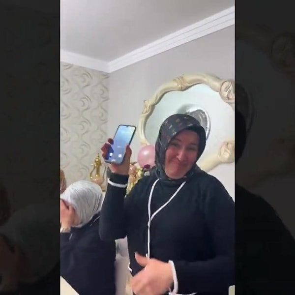 Eşi tarafından en son aranan 3 kişi ise bulaşıkları yıkayacak kişiler olarak seçildi...