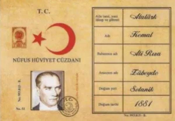 İlkokul sıralarından başlayarak ders kitaplarındaki Atatürk’ün nüfus hüviyet cüzdanının kimlik sayfasını ve fotoğrafını hatırlarız, 1934’te Soyadı Yasası çıktıktan sonra düzenlenmiş. Bu belgede: “Babası Ali Rıza, annesi Zübeyde, doğum yeri Selânik, doğum tarihi 1881’dir.
