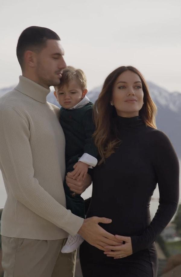 Merih Demiral ve model eşi Heidi Lushtaku Instagram hesaplarından paylaştıkları video ile yeni bir bebek beklediklerini açıkladılar.