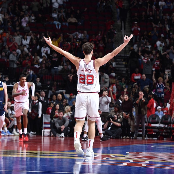 İlk sayımın ardından Alperen Şengün, Batı Konferansı frontcourt oyuncuları arasında 7 .sırada yer alıyor.