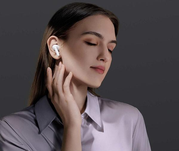 Kablosuz kulaklıkta herkes rahatlık arıyor. Ergonomik tasarımı olan Xiaomi Buds 3T Pro, kulağa tam oturuyor. 👂
