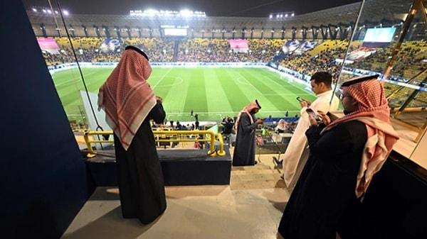 Suudi Arabistan'ın başkenti Riyad'da oynanması planlanan ancak protokolde yer almayan Atatürk temalı tişörtler ve pankartlar nedeniyle gerçekleşmeyen Turkcell Süper Kupa finali için Suudiler harekete geçiyor.