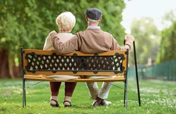 2002 sonrası emeklilik primi/sigorta girişi olan kadınlarda 43 yaş ve 6 bin 475 prim günü, erkeklerde 45 yaş ve 6 bin 475 prim gün şartı olacak.
