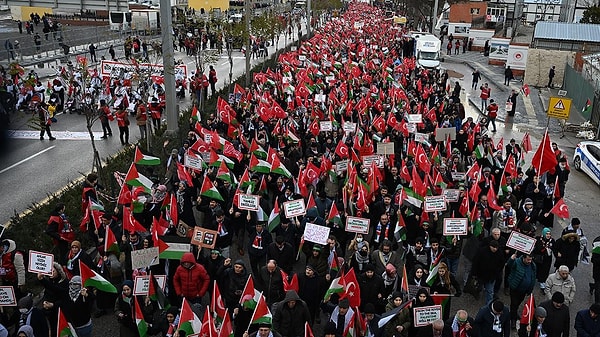 İHH, pazar günü Kadıköy’de yürüyüş düzenleyeceklerini açıklamıştı.