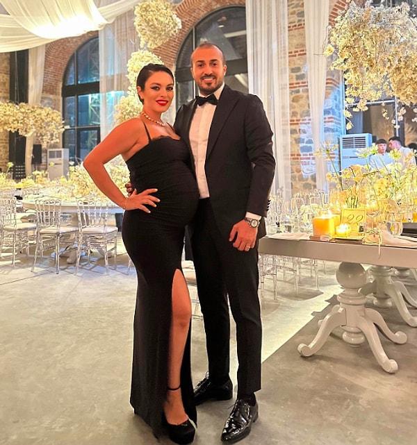 Türkiye'nin en sevilen oyuncularından Ezgi Mola ve eşi Mustafa Aksakallı kısa bir süre önce 'Can' adını verdikleri oğullarını kucaklarına aldı.