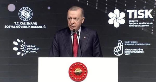 Erdoğan, enflasyondaki düşüşün hızlandığını belirtti ve bu durumun etkilerinin yılın ikinci yarısında daha belirgin olacağını, önümüzdeki yıl ise herkesi şaşırtacak olumlu gelişmelerin beklenmekte olduğunu ifade etti.
