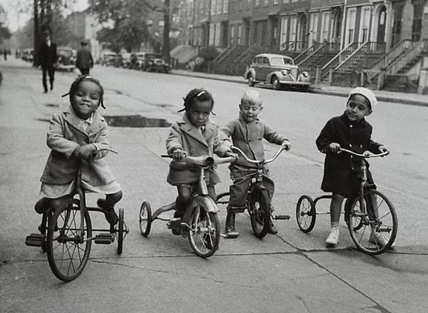 9. Brooklyn'deki üç tekerlekli bisiklet tayfası. (New York, 1930'lar)