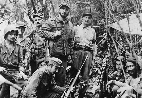 15. Küba Devrimi sırasında Fidel Castro ve adamları. (2 Aralık 1956)