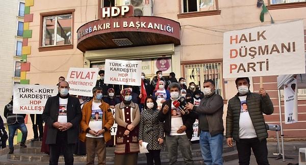 Diyarbakır’da HDP il binası önünde çocukları terör örgütü PKK’ya katılan ailelerle birlikte 4 yıldan beri oturma eylemi yapan, Celil Begdaş'ın hakkında kasten adam öldürmek suçundan kesinleşmiş 45 yıl hapis cezası olduğu ortaya çıktı.  Gözaltına alınan Begdaş'ın adliyeden firar etmesi üzerine soruşturma başlatıldı.