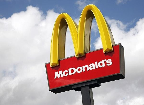 McDonalds'ın İsrail'e destek açıklamasının yanı sıra İsrail askerlerine bedava yemek dağıtacağını açıklaması büyük tepki toplamıştı.
