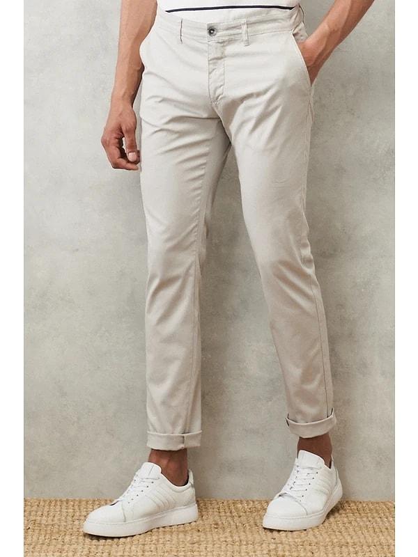 8. Açık renk kaliteli bir pantolon arayanların tercihi Altınyıldız Classics dar kesim chino pantolon.