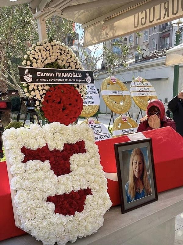 Tiyatro sanatçısı, şarkıcı, yönetmen ve eğitmen Ayla Algan, 86 yaşında hayatını kaybetti. Algan'ın cenazesi bugün Teşvikiye Camii'nde kılınan cenaze namazı sonrası Aşiyan Mezarlığı'na defnedildi. Cenaze törenine sanat camiasından birçok ünlü isim akın etti.