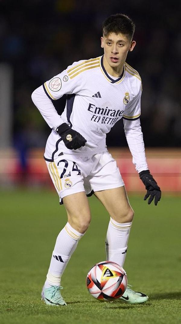 Sezon başında Fenerbahçe’den İspanyol ekibi Real Madrid’e transfer olan Arda Güler sonunda o forma ile sahaya çıktı.