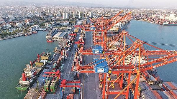 Orta ve Güney Amerika ülkelerinden, Mersin Limanı'na gelen konteynerler Ticaret Bakanlığı Gümrük Muhafaza ekipleri tarafından mercek altına alındı.