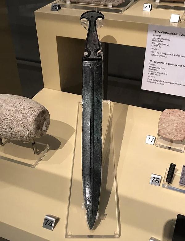 1. Babil Kralı Marduk-shapik-zeri'nin, üzerinde "Dünyanın Kralı" yazan kılıcı. (Iraq, M.Ö 1069)