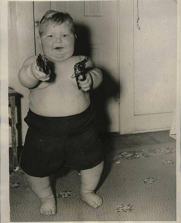 8. Amerika'nın en şeytani katillerinden John Wayne Gacy'nin çocukluk fotoğrafı.