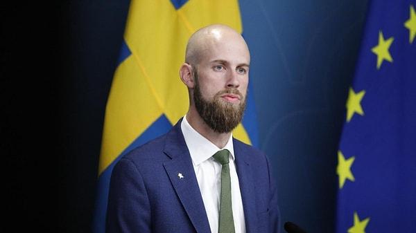 İsveç Sivil Savunma Bakanı Carl Oskar Bohlin, ülkesiyle ilgili çok kritik açıklamalarda bulundu. Milliyet'in haberine göre Bohlin, İsveç'te de savaş olabileceği konusunda bir uyarı yaptı.