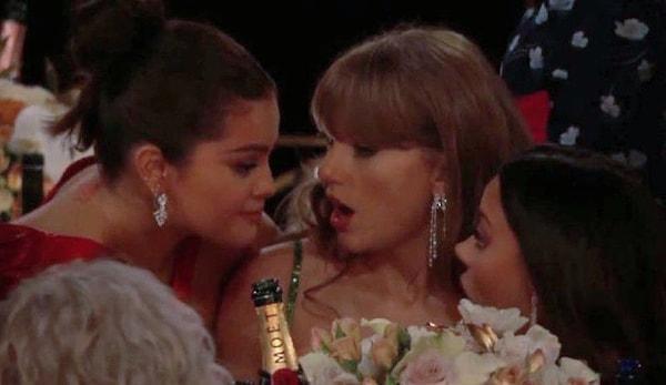 Törene ayrıca Selena Gomez ile Taylor Swift'in arasında geçen konuşma da damgasını vurdu. Görüntülerde Gomez'in Swift'e fısıldayarak Timothée ile fotoğraf çektirmek istedim ama Kylie izin vermedi" sözleri izleyenlerin dikkatinden kaçmadı.