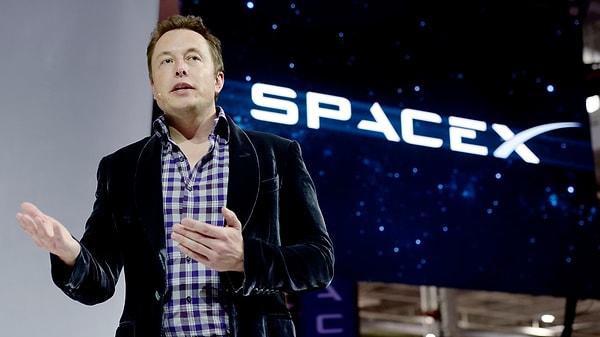 2017 yılında Musk'ın Spece X çalışanlarına konuşma yaptığı esnada tuhaf ve tutarsız davranışlar sergilemeye başladığı ve SpaceX Başkanı'nın derhal Musk'ın elinden mikrofonu aldığı da iddialar arasında.